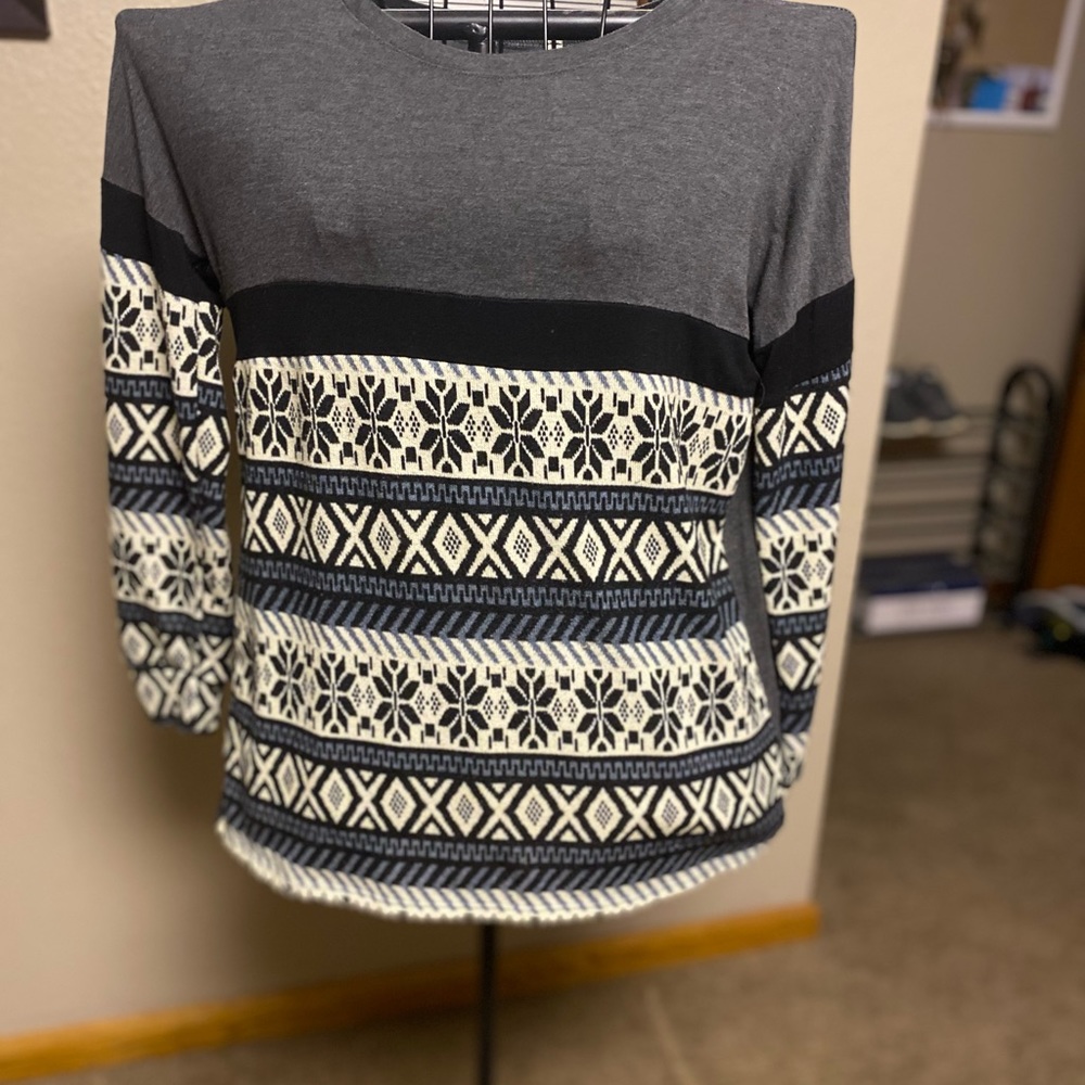 Long sleeve snowflake pattern top
